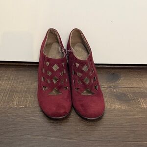 AEROSOLES Burgundy Cutout Heels